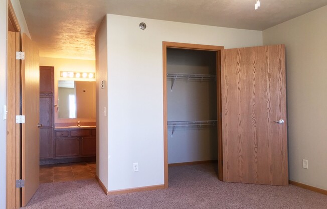 2 beds, 2 baths, 1,092 sqft, $1,195, Unit 1325-205