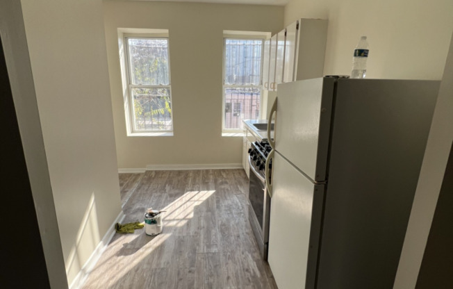 3 beds, 1 bath, $3,200, Unit 3