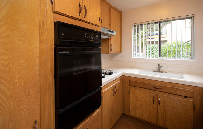 Charming 1BR in Pacific Beach with Parking!