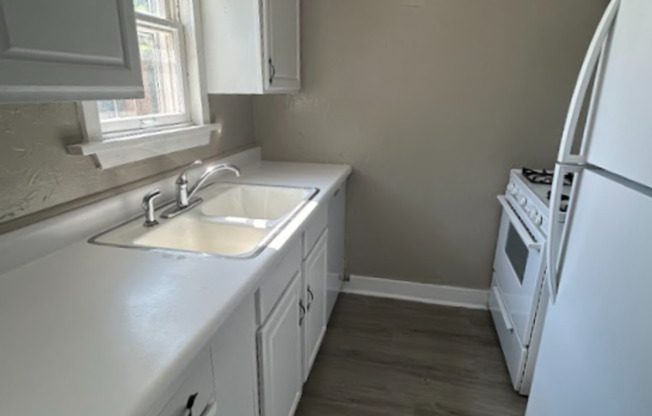 2 beds, 1 bath, $1,275