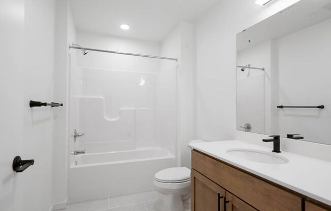 Studio, 1 bath, 447 sqft, $1,225, Unit 215