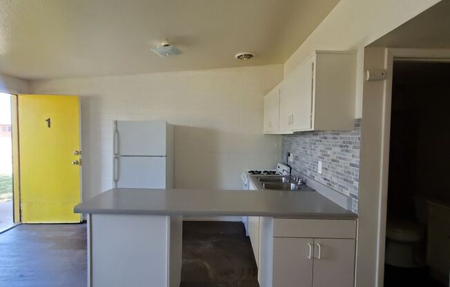 Studio, 1 bath, 320 sqft, $995, Unit 1