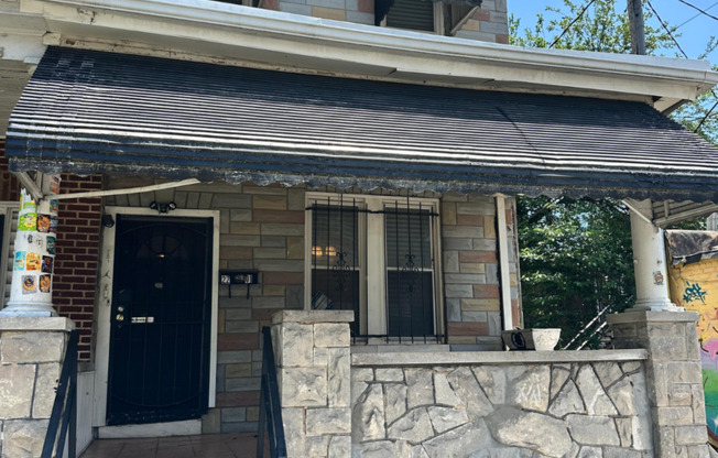Live in Comfort: Spacious 3 Bedroom 2 Bathroom & Backyard Oasis