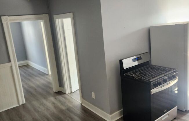 3 beds, 1 bath, $2,575, Unit 309 #2