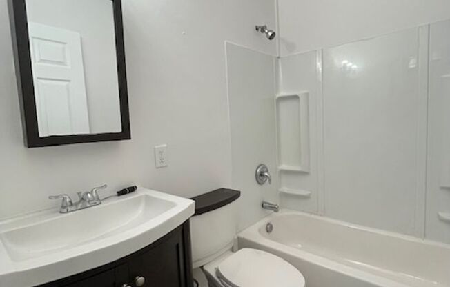 3 beds, 2 baths, $1,750, Unit 2