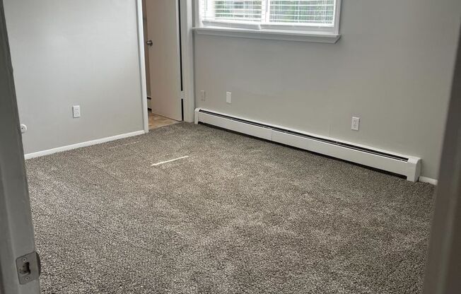 3 beds, 1.5 baths, 875 sqft, $1,295, Unit C11