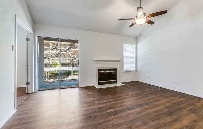 2 beds, 1 bath, $1,500, Unit #2033