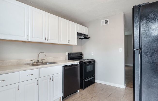 2 beds, 1 bath, $1,250, Unit C2