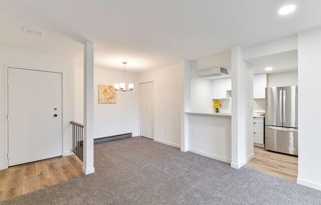 Available Now Top Floor Beautifully Remodeled 2 Bdrm Bellevue Condo