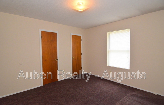 2 beds, 1 bath, 960 sqft, $1,000