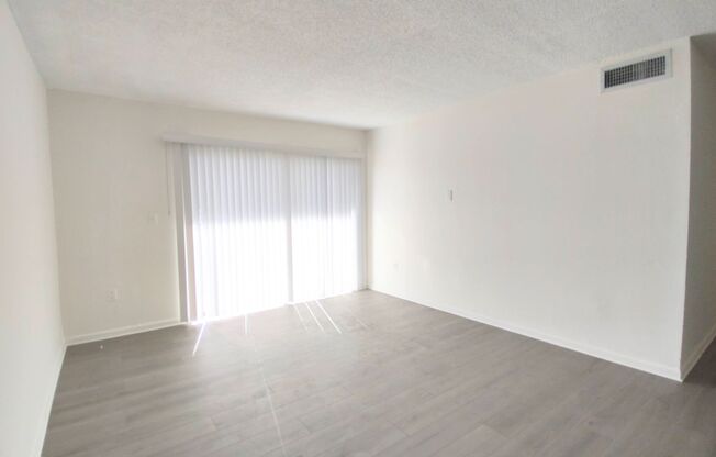 2 beds, 1 bath, $2,250, Unit #I-103