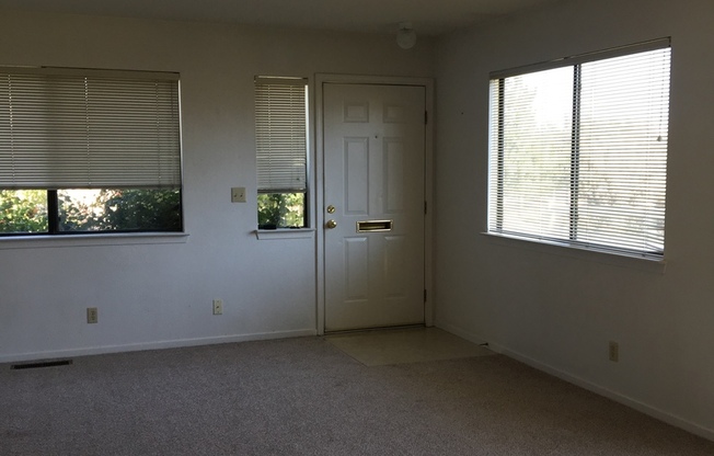 2 beds, 1 bath, 850 sqft, $1,700, Unit #1