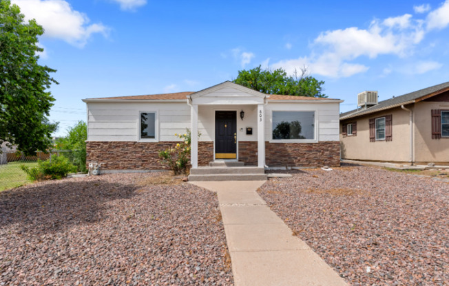 803 W 18 ST