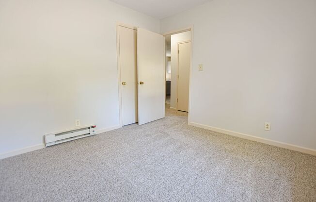 2 beds, 1 bath, $850, Unit B