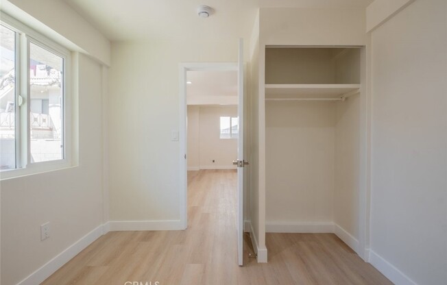 1832 N ALEXANDRIA AVE