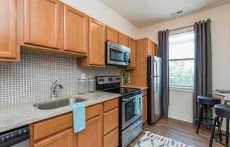 3 beds, 3 baths, 845 sqft, $565, Unit Unit 05 - BEDROOM 1