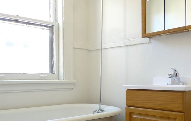 1 bed, 1 bath, 410 sqft, $880, Unit 22 - 22
