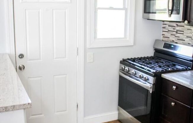 Stunning 3-Bedroom Home with Modern Amenities in a Prime Neighborhood!