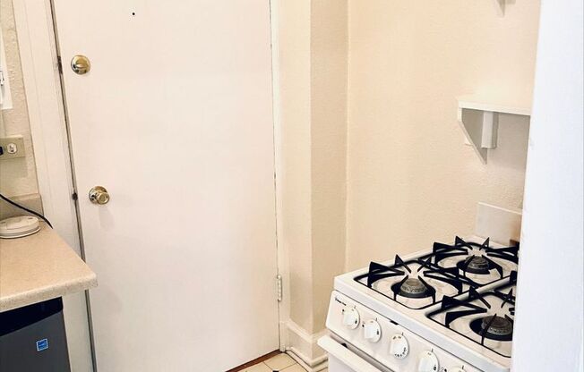 Studio, 1 bath, 274 sqft, $875, Unit 115