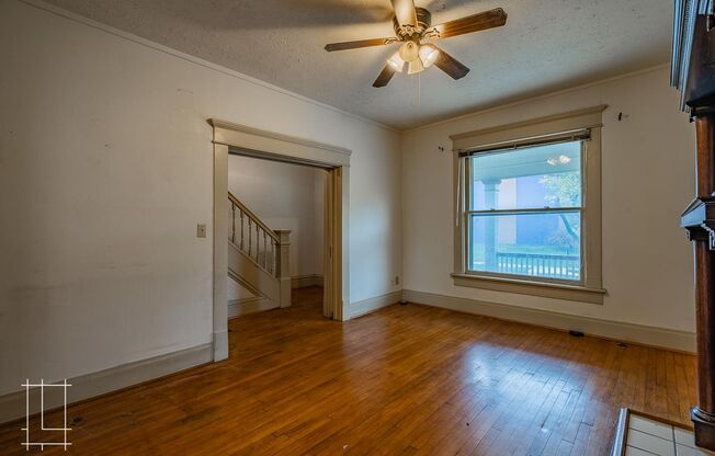 3 beds, 1 bath, $1,800, Unit 1212 Dennison Ave