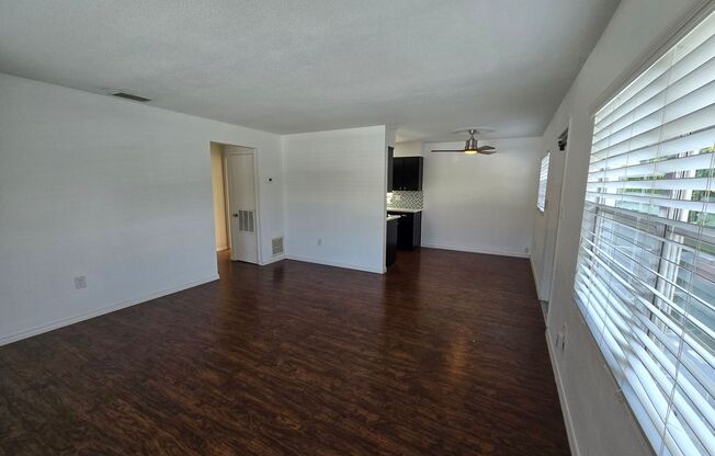 ** $500 OFF MOVE IN SPECIAL** Charming 2 bed 1 bath garage apartment in the heart of down town Orlando