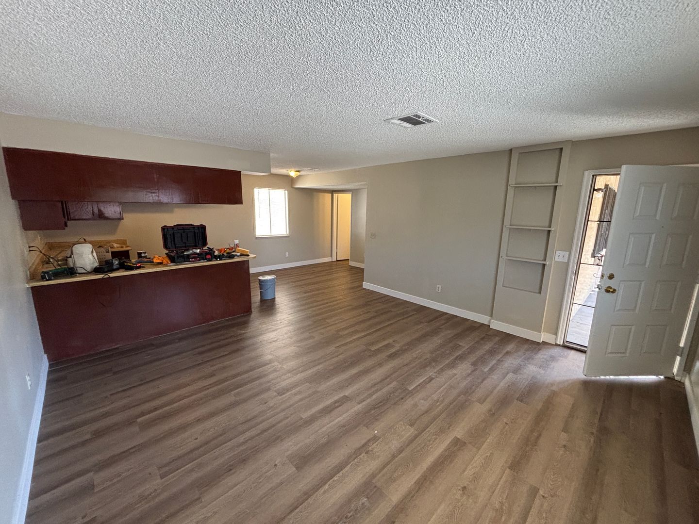 2205 N Jones
