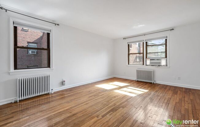 Renovated Studio with easy access to NYC