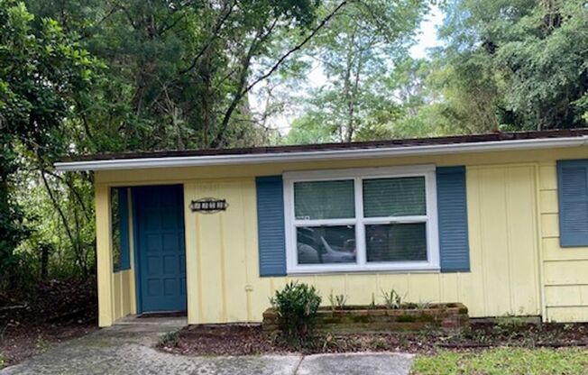 Great 3/2 home convenient to UF Campus - call/text 352-281-7133