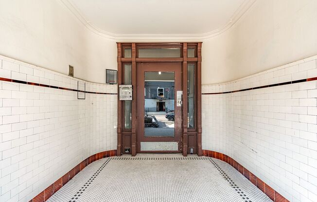 Mercury Apartments – Modern Living in a Classic Seattle Building