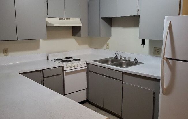 1 bed, 1 bath, 576 sqft, $1,195, Unit 13