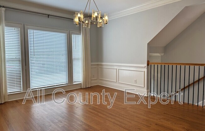 871 LENOX CT NE