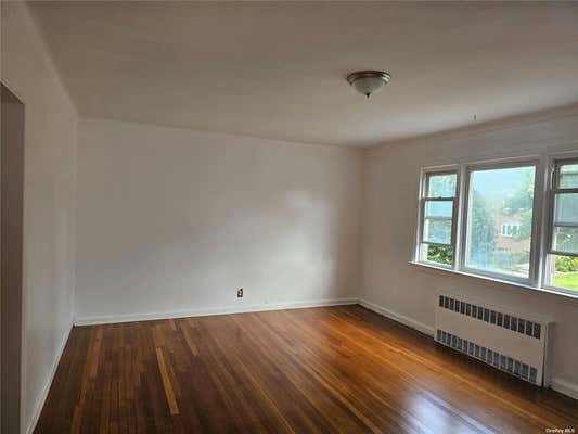 3 beds, 1 bath, $3,000, Unit 2ND FL