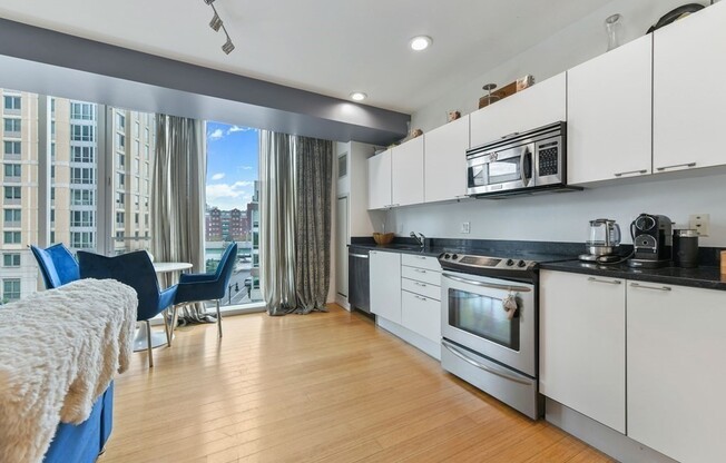 1 bed, 1 bath, 702 sqft, $3,200, Unit 524