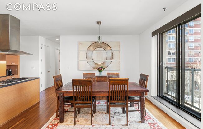 552 W 43 ST