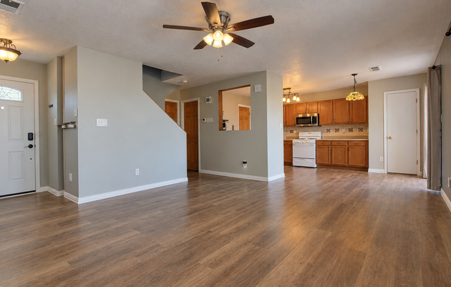 Cozy 3 Bedroom 2.5 Bathroom Home In Ventana Ranch!
