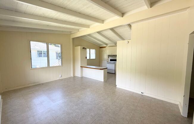 Pauoa Valley - 3 bedroom 1 bath house w/uncovered parking