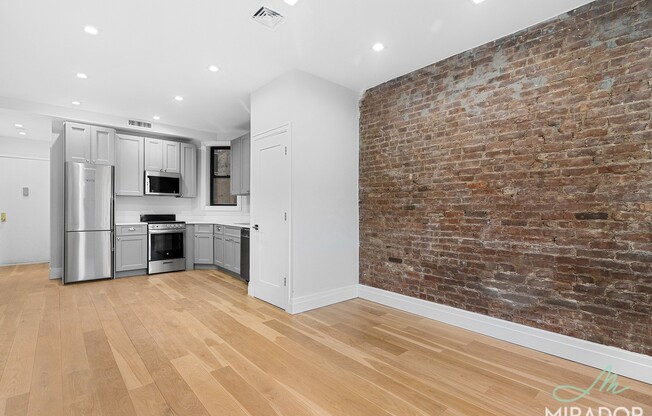 221 E 10 ST