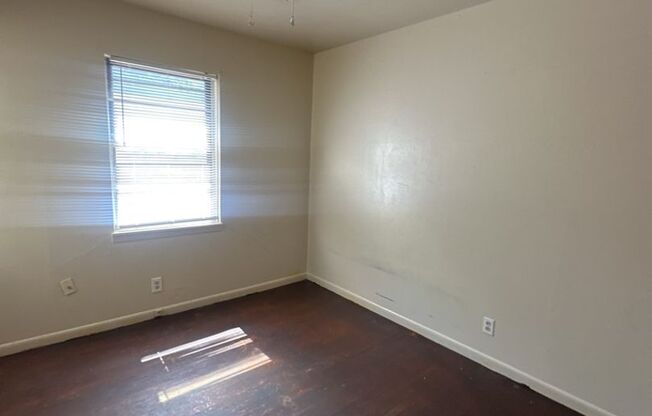 3 beds, 1 bath, $995