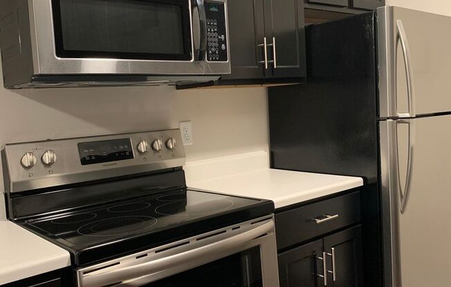 2 beds, 1.5 baths, 835 sqft, $1,085, Unit N-0612