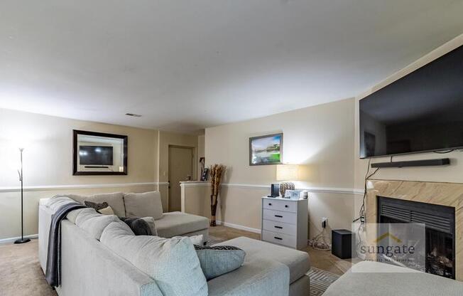 208 SPG MAIDEN CT