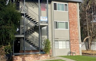 This is a large 2-bdr in a convenient, Freshly painted, updated kitchen counter tops and cabinets