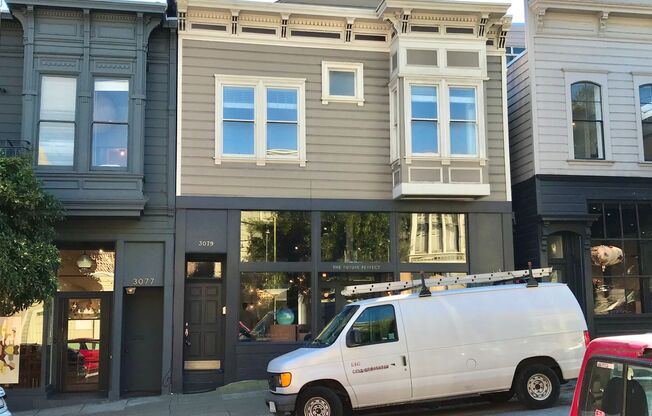 Handsome, Recently Renovated, 3BR/2BA Pac Heights Flat! Laundry! PROGRESSIVE