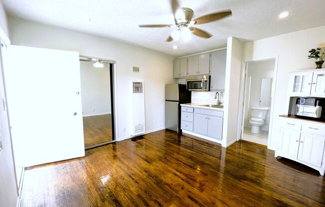 Studio, 1 bath, $1,645, Unit 127#05