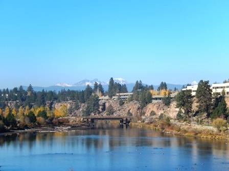 Deschutes Landing Riverfront - 3bdrm 3.5ba Modern Luxury Townhome Fully Furnished - Available 10/1/2024