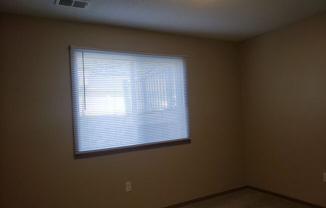 2 beds, 1 bath, 976 sqft, $945, Unit 203