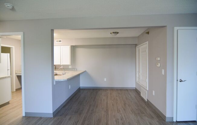 2 beds, 1 bath, 976 sqft, $945, Unit 107