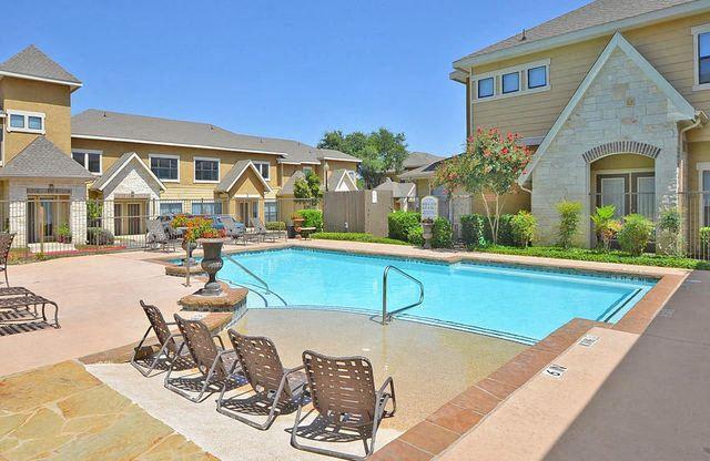 san antonio apartments with a swimming pool