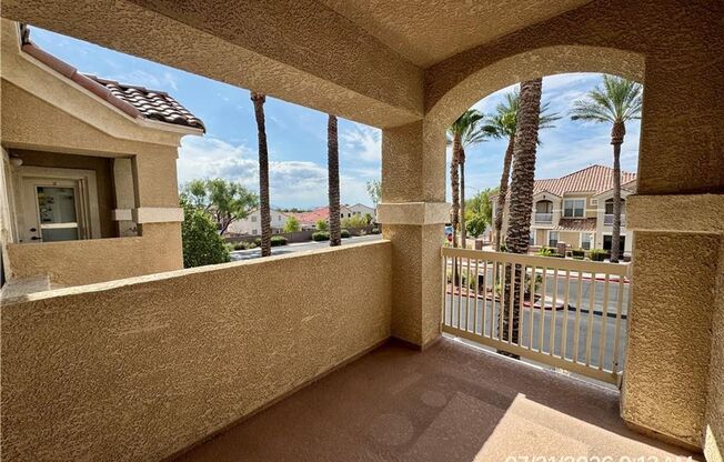 2 beds, 2 baths, $1,550, Unit Building 1