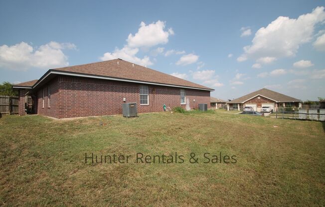 3 beds, 2 baths, $1,195