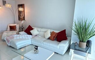 1 bed, 1 bath, 800 sqft, $3,400, Unit 50 Biscayne Blvd # 1907
